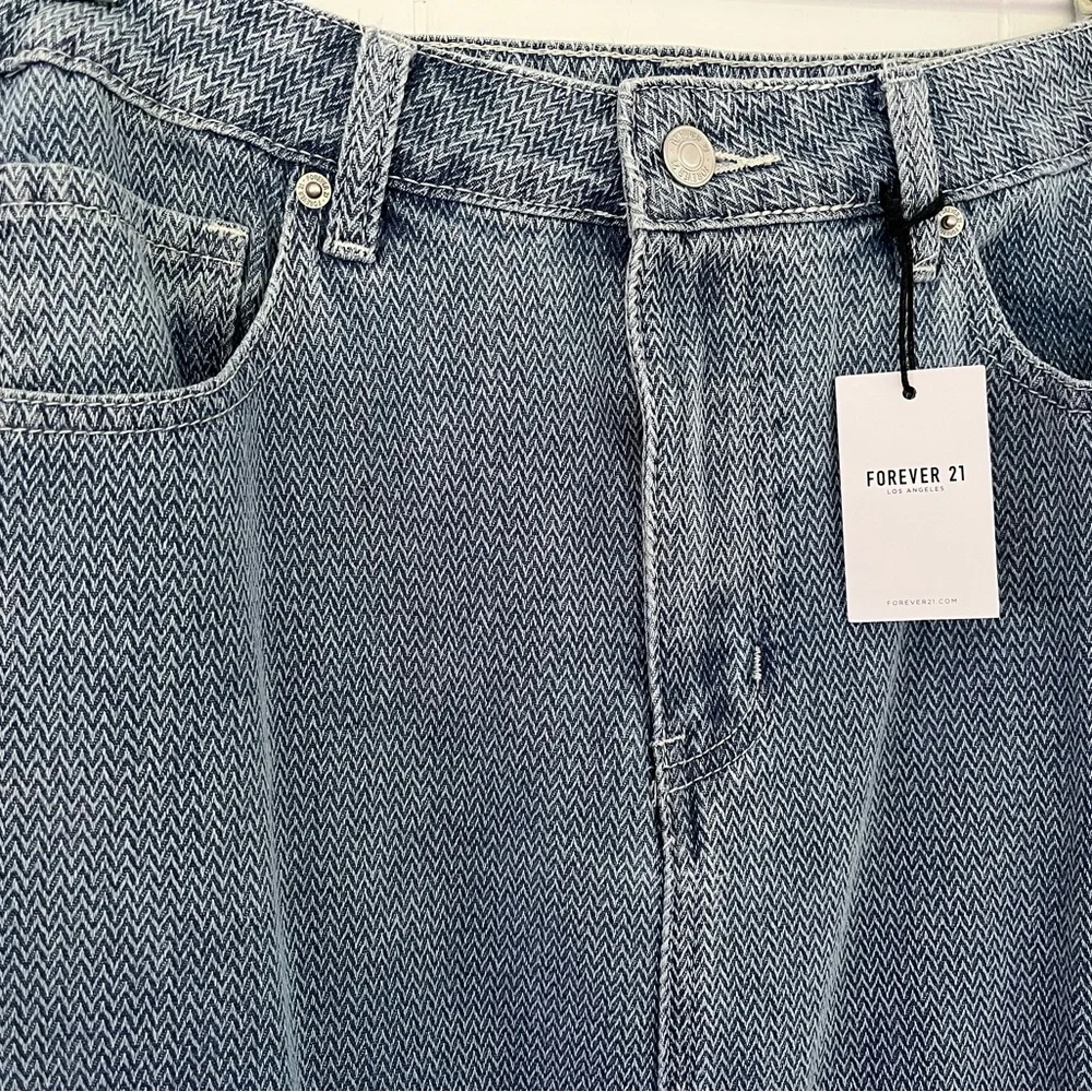 NEW Forever 21 Long Denim Skirt Chevron Pattern Long Slit in Back Size Medium - Picture 2 of 10